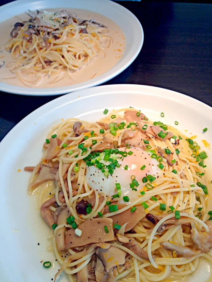 Snapdishの料理写真:温泉たまごとキノコの和風スパ@D.C.カフェ|まみるくさん