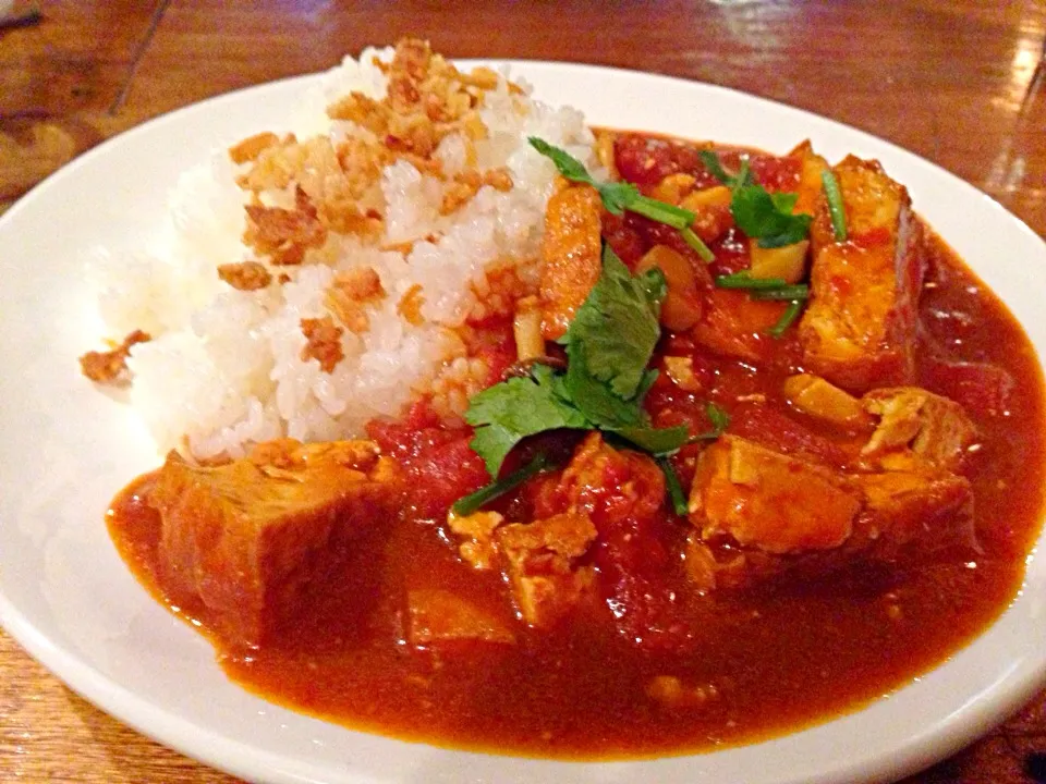 厚揚げとキノコのトマトカレーパクチーのせ！|とめっこさん