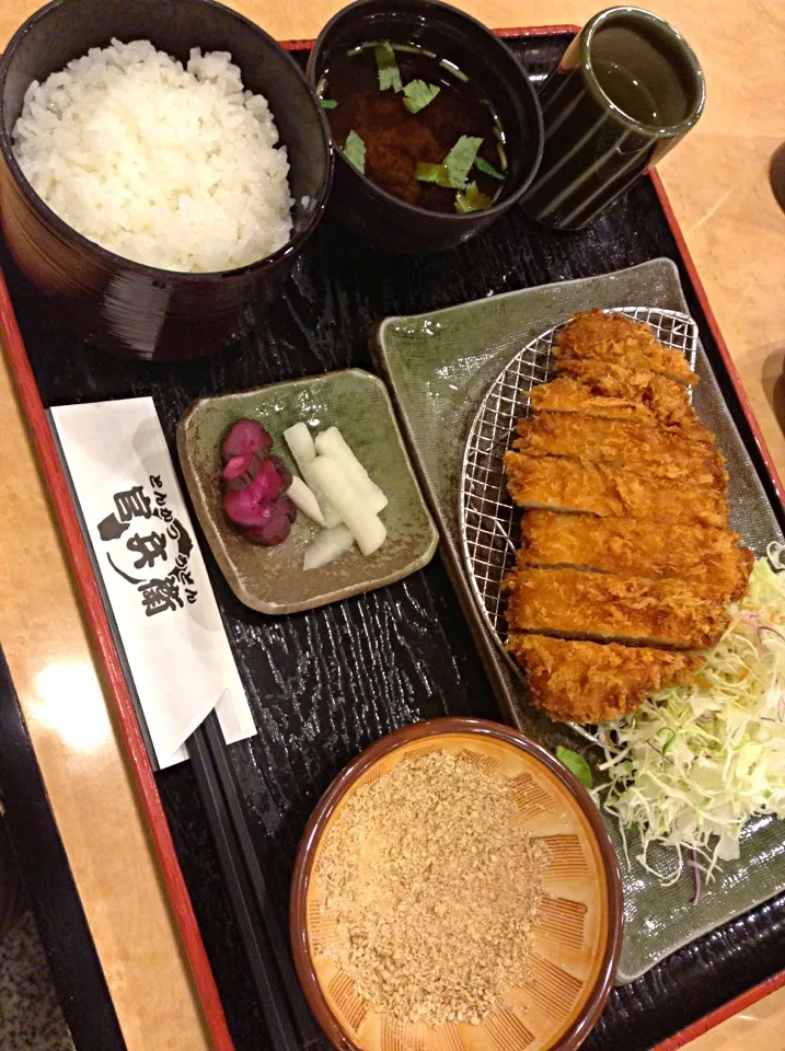 ロースカツ定食|伊藤邦江さん