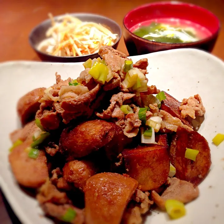 揚げ里芋と豚肉の中華風炒め＆ゴボウサラダ＆卵ワカメスープ|みぃさん