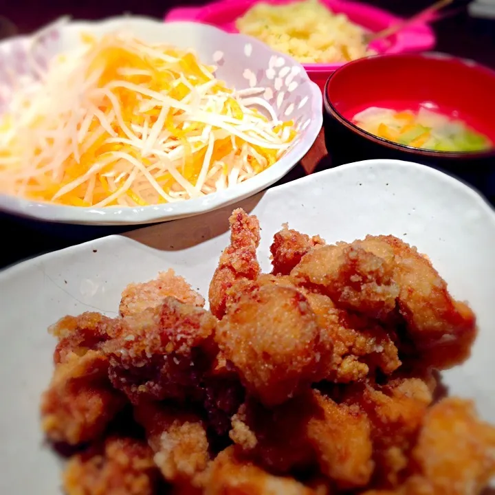 鶏ムネ肉の唐揚げ＆大根と柿のサラダ＆野菜たっぷりお味噌汁＆ポテトサラダ|みぃさん