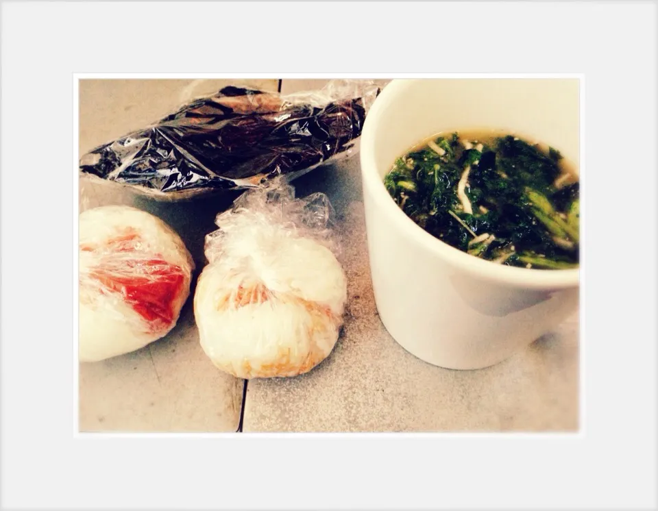 rice ball and miso soup w/no food additives/preservatives|eliseさん