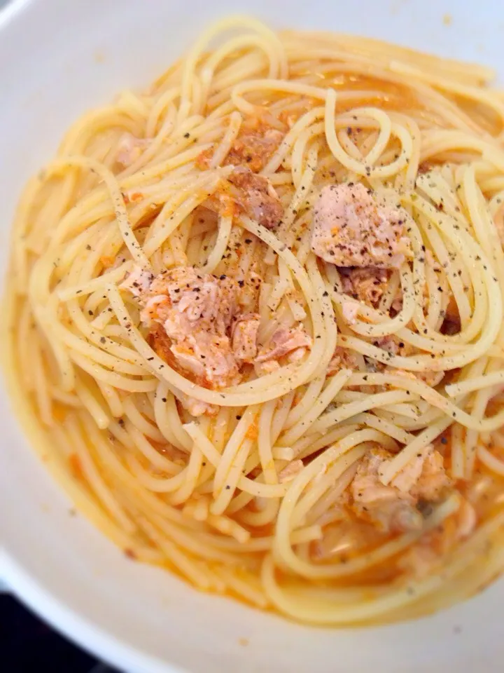 Pasta w/salmon and tomatoes|eliseさん