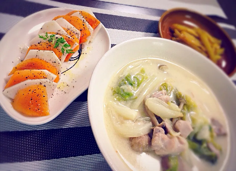 さかぽんさんの料理 柿と蕪のシンプルサラダ🍀 11.21晩ご飯|ちさとさん