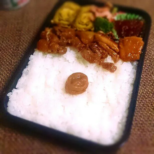 今日のお弁当〜ヽ(´▽｀)/
◎玉子焼き
◎ブロッコリー ベーコン炒め
◎ハンバーグ
◎鶏肉の照り焼き|Ryo-koさん