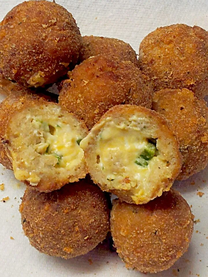 cheddar and jalapeno stuffed chicken meatballs|Kevin Fatbelly Coleさん