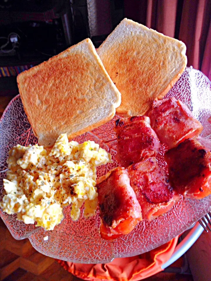 Bacon wrapped tomatoes toast and dirty scrambled eggs|Monica S.さん