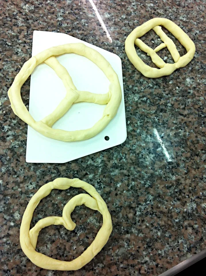 🚙🚗🚕car logo pretzel❓|Harrys Khangさん