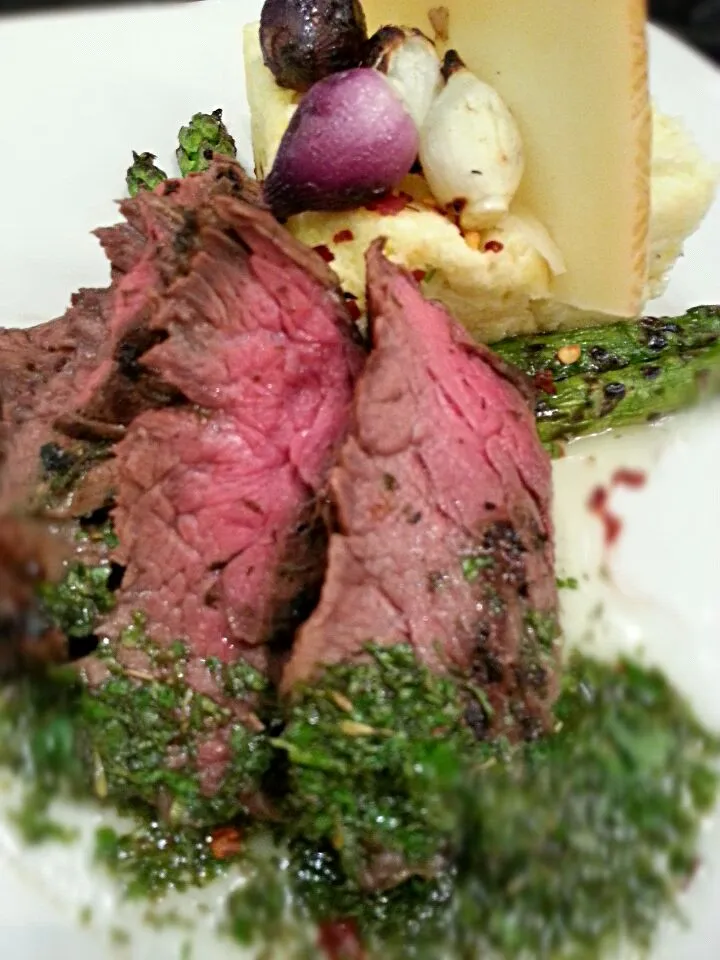 Marinated Skirt Steak with Polenta, Aspargus and Pearl Onions|Dustin Stairさん