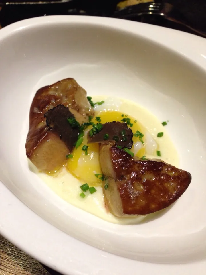 Pan fried foie gras, truffle potato puree and confit egg|Mei Meiさん