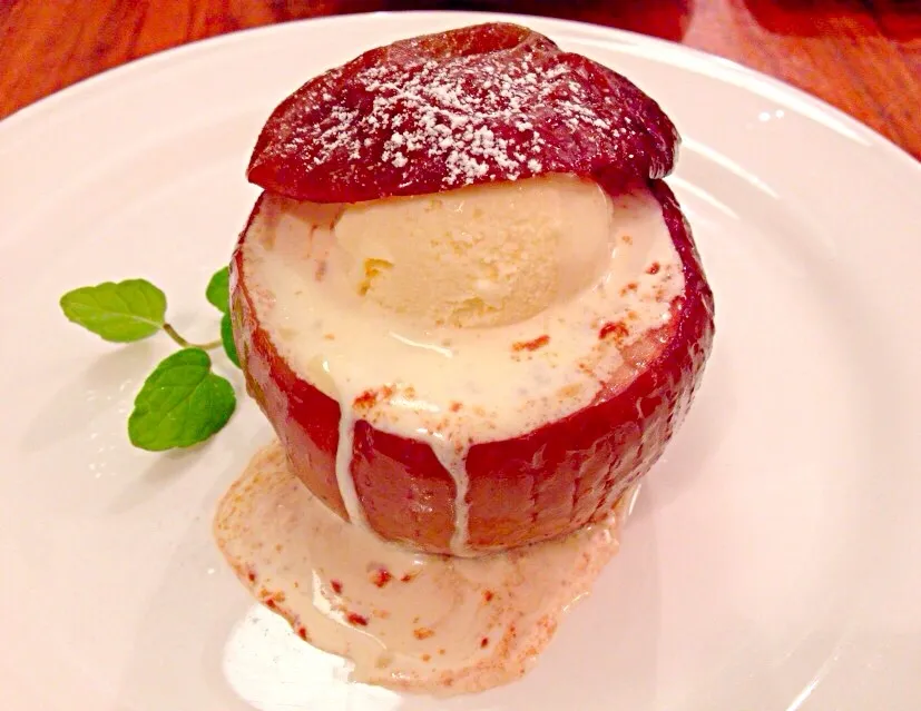 Baked Apple with Vanilla Ice Cream|Liezlさん