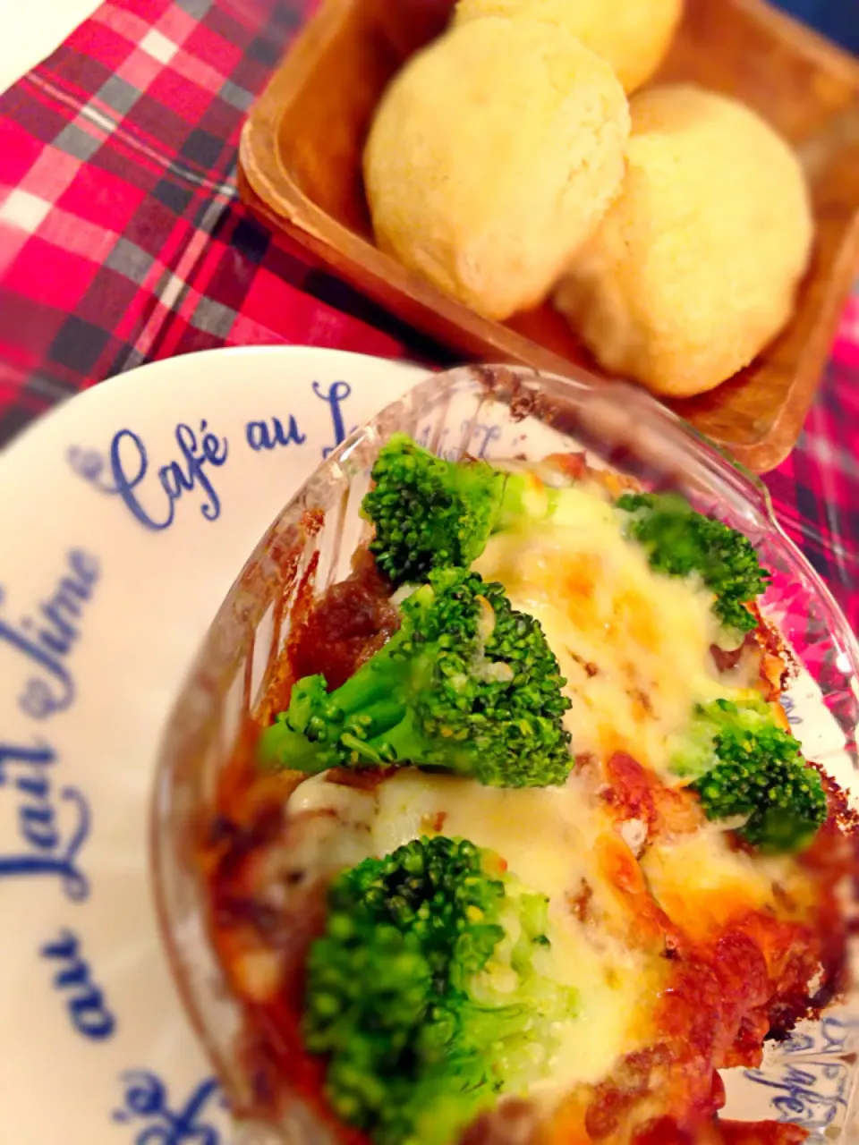 残ったカレーでパングラタン♥️トロッとチーズの白パン|まりかさん