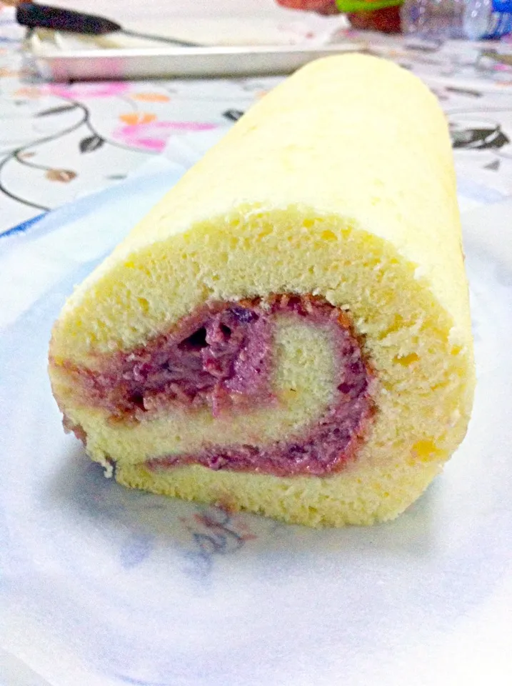 Snapdishの料理写真:Berry cream swissroll|shirlynさん