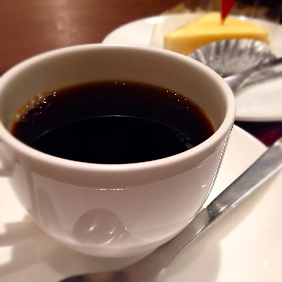 Snapdishの料理写真:美味しいコーヒーが飲みたかったの（ケーキ付きで）|佐倉さん