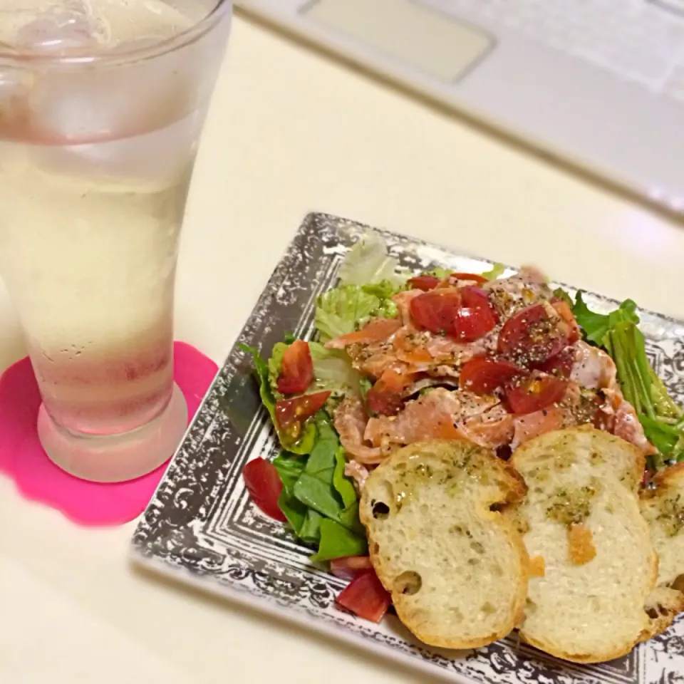 スモークサーモンとルッコラのサラダ|かおりんさん