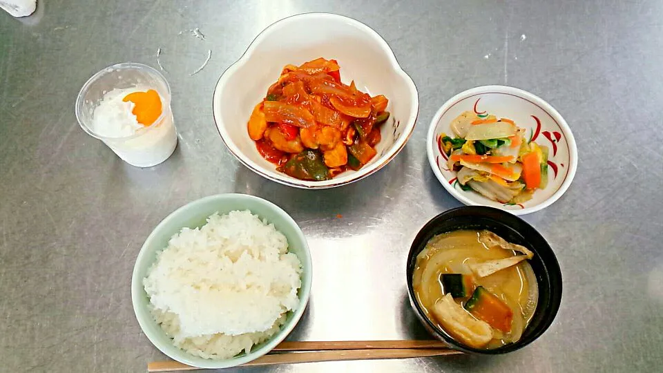 鶏胸肉のトマト煮込み
白菜と人参のごま醤油和え
玉葱と南瓜の味噌汁
白ご飯
牛乳寒天|ゆいなさん