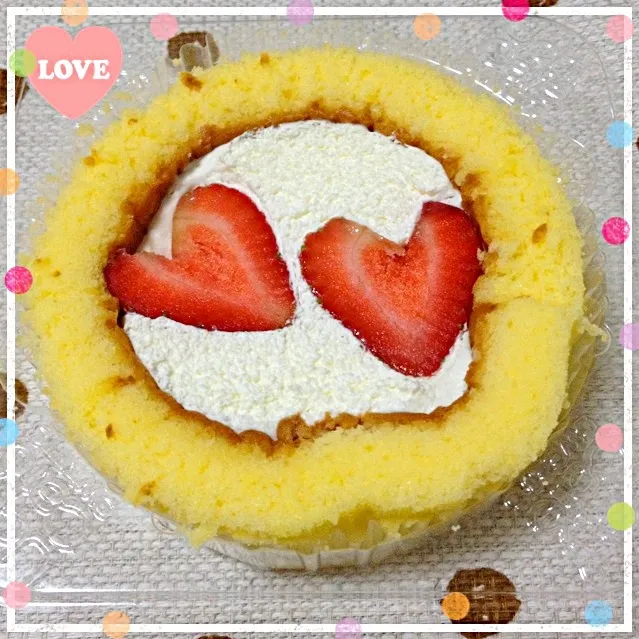 Snapdishの料理写真:プレミアムロールケーキ（いちごのせ）☆Uchi Cafe Sweets LAWSON|sanfanさん