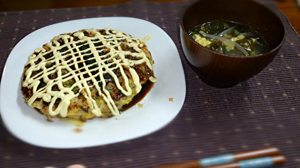 Snapdishの料理写真:豚もち入りお好み焼き 中華スープ|ちーさん