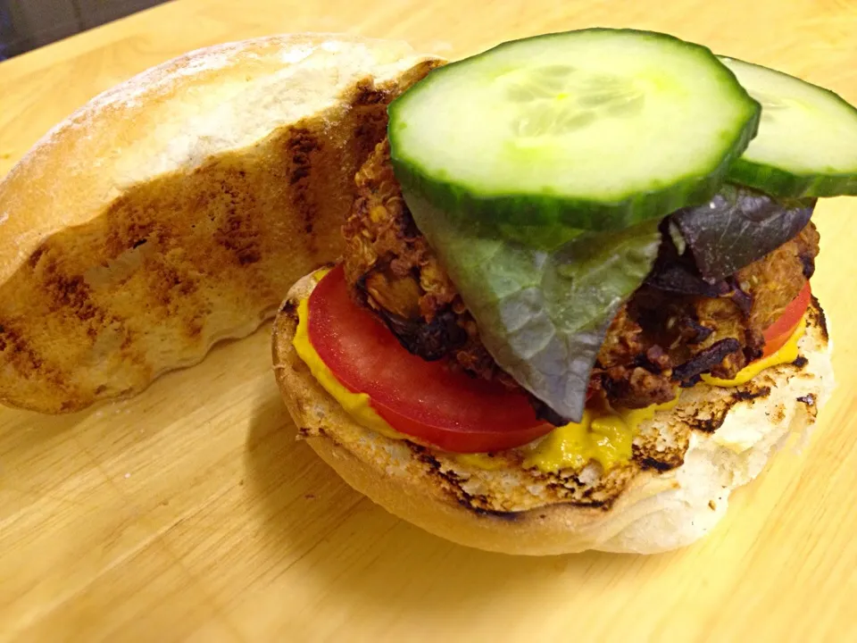 Quinoa and mushroom veggie burger|Steve Pountneyさん