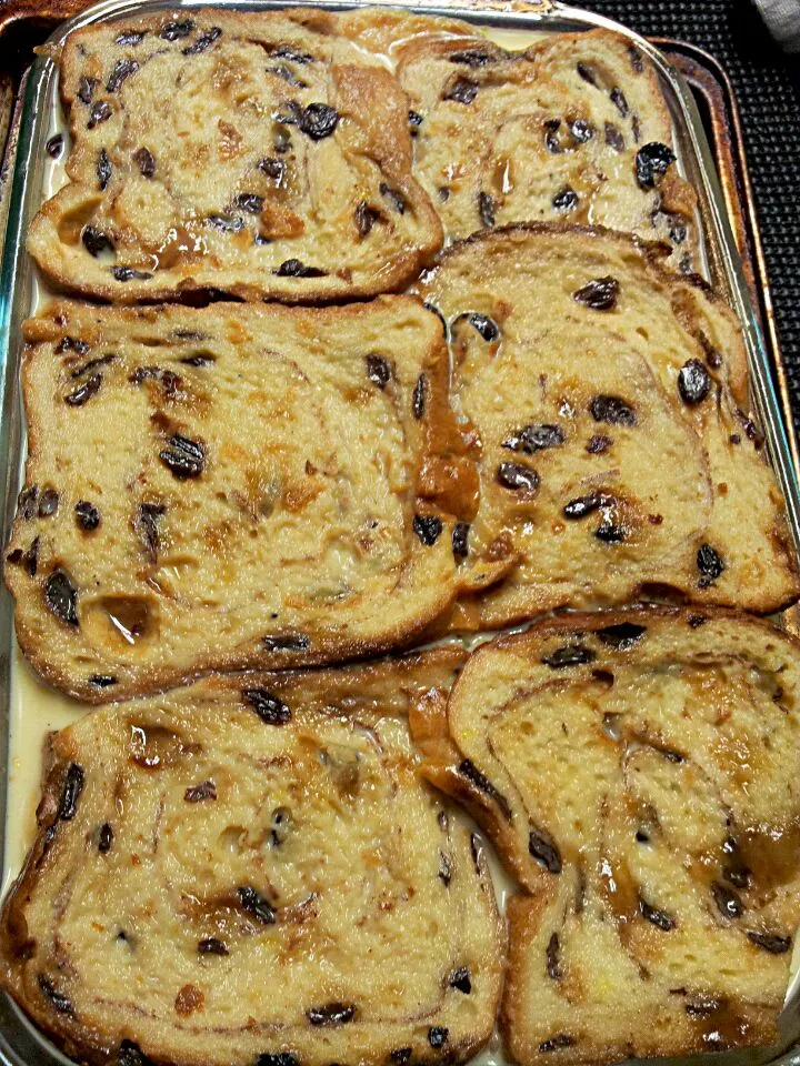 cinnamon raisin bread pudding,  before the oven. .making the cinnamon Carmel sauce first|Kevin Fatbelly Coleさん