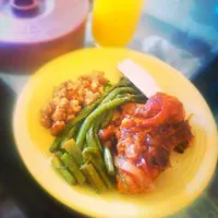 Snapdishの料理写真:Chicken in Tomato Salsa, Fried Beans, Asparagus, Queso Fresco and Tortillas|Maribelさん