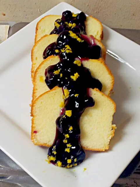 Snapdishの料理写真:fresh baked pound cake with blueberry lemon topping.|Kevin Fatbelly Coleさん