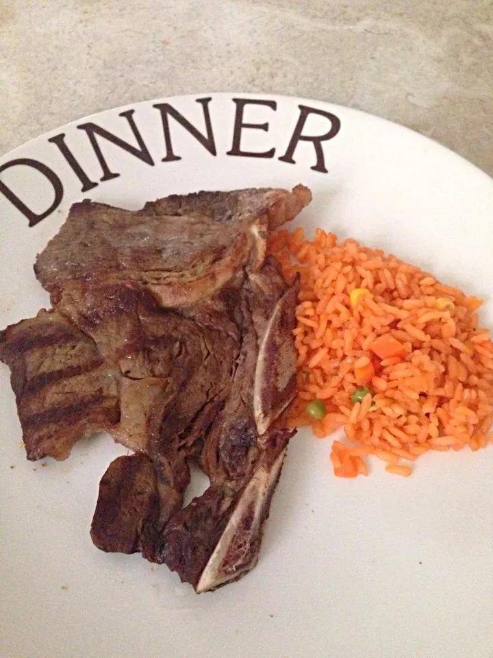 Costilla Asada con Arroz Rojo.|Loreleyさん