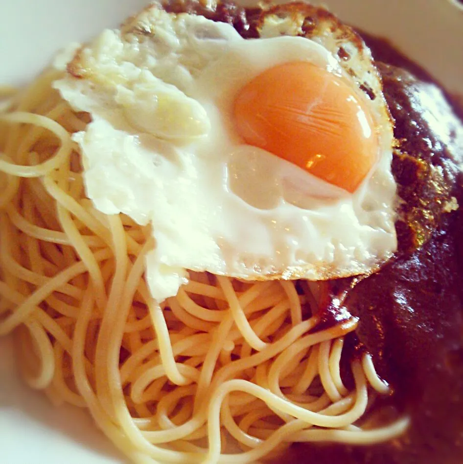 カレースパ目玉焼きのっけ|よこさん