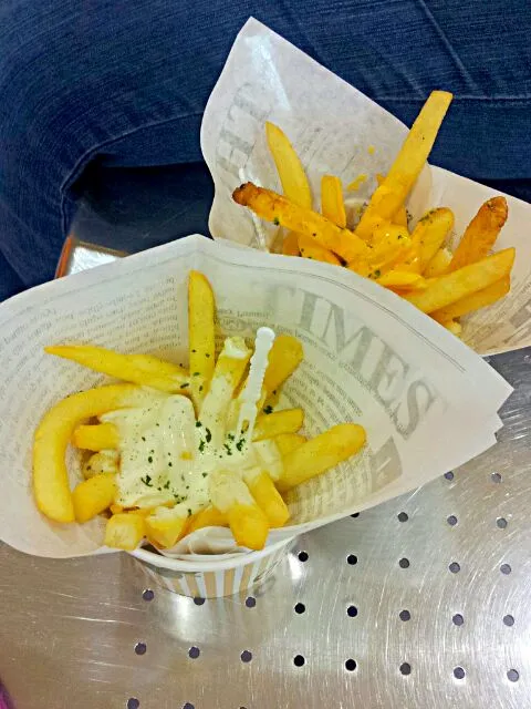 Snapdishの料理写真:French Fries with Sour Cream sauce|didiさん