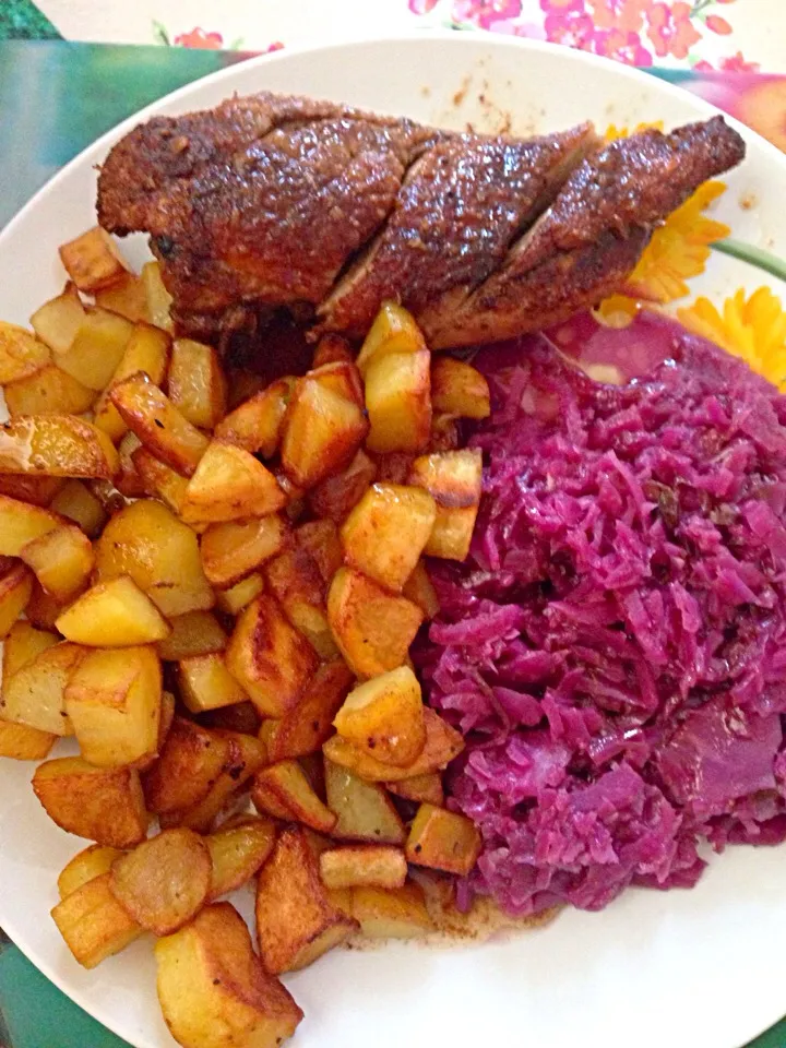 Duck with potatoes and red cabbage|Ivana Toy Hanackovaさん