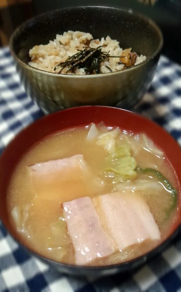 キャベツとベーコンの味噌汁
とんこつしょうゆ炊き込みごはん|平原知宏さん