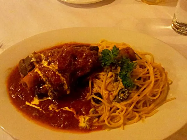 Snapdishの料理写真:Braised Lamb Shank with Spaghetti Oglio|didiさん