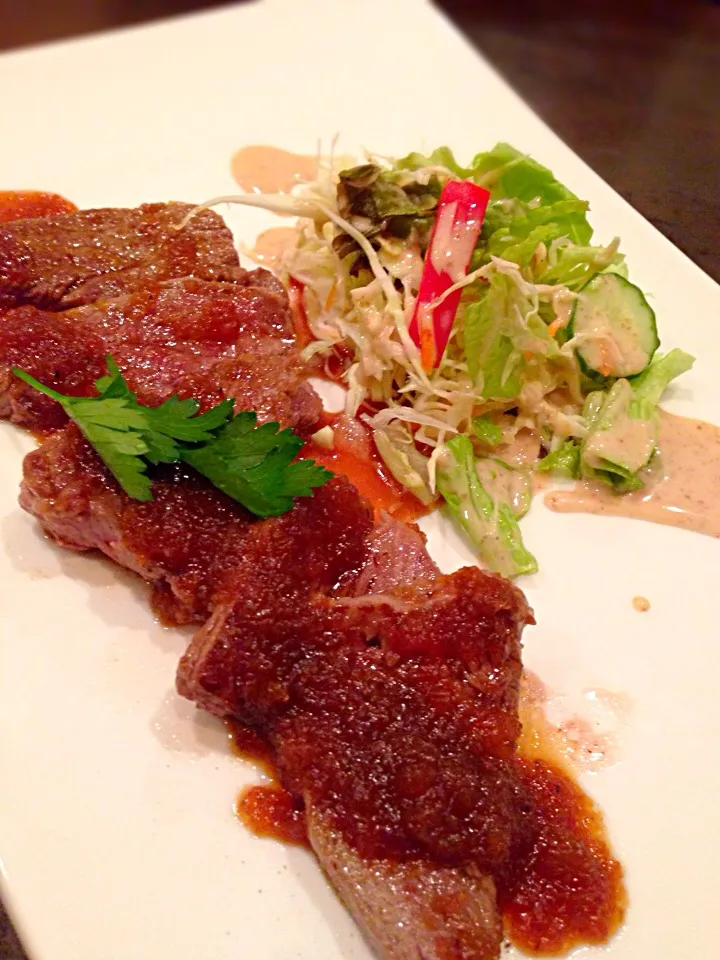 Snapdishの料理写真:Wagyu steak 和牛の一口ステーキ|Funky Chefさん