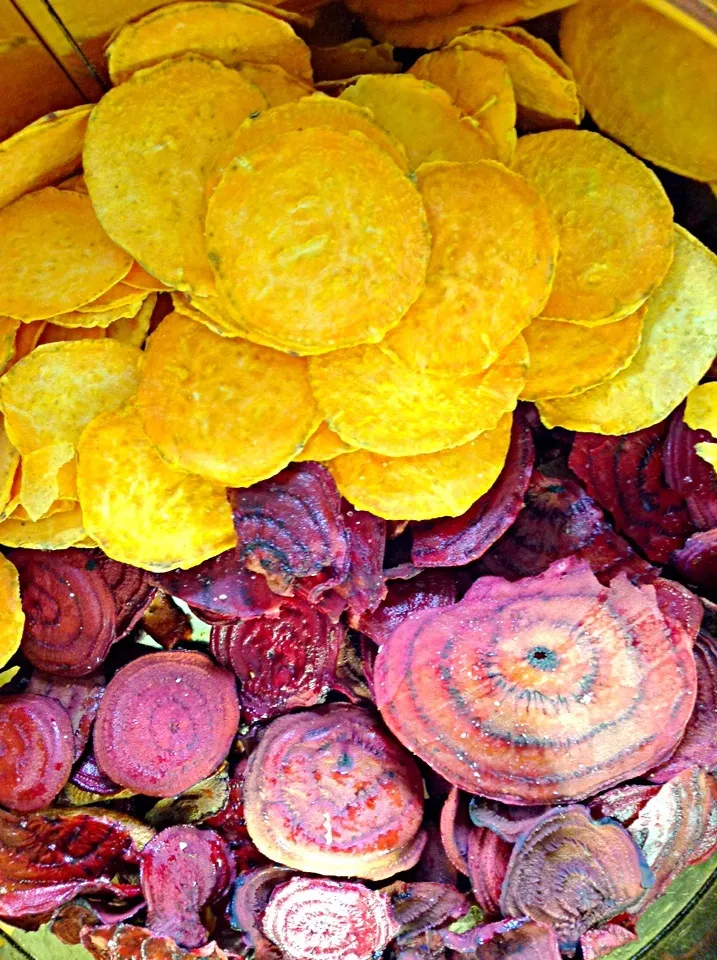 Snapdishの料理写真:Oven baked beetroot and sweet potato crisps|Bronwyn Carlisleさん