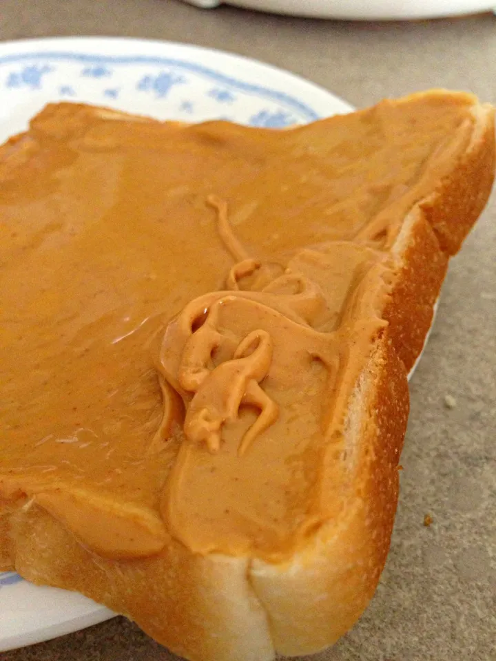 Creamy Peanut Butter on bread|hweeyhさん