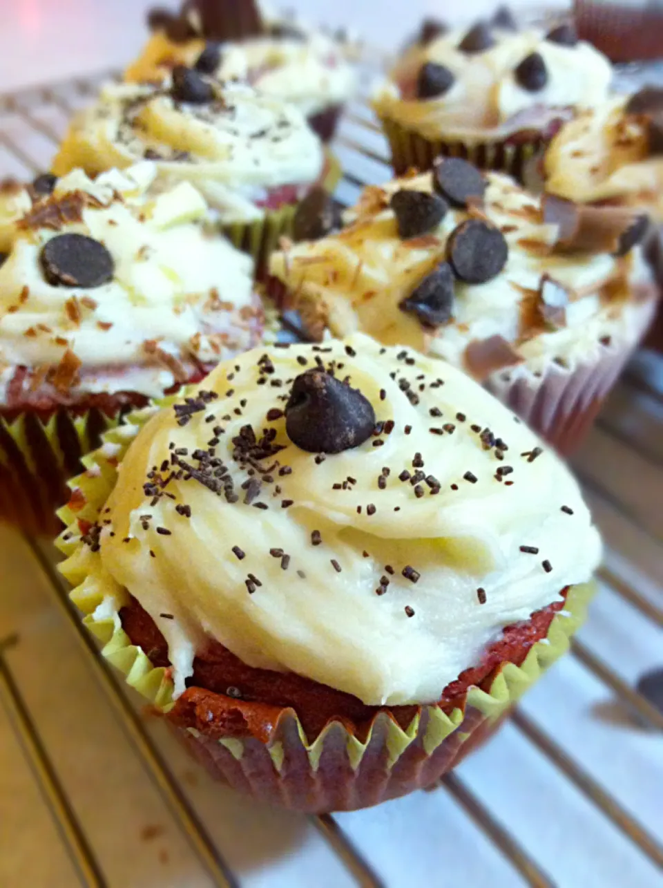 German Red Velvet Cupcakes with Peppermint Buttercream Frosting 🍫💕|cassieさん