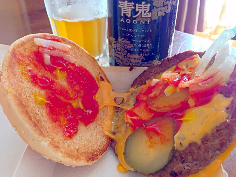 青鬼🍺とクオーターパウンダー🍔|おかっぴーさん