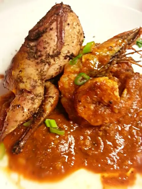 Pecan Smoked Texas Quail with Gulf Shrimp and Creole Sauce|Dustin Stairさん