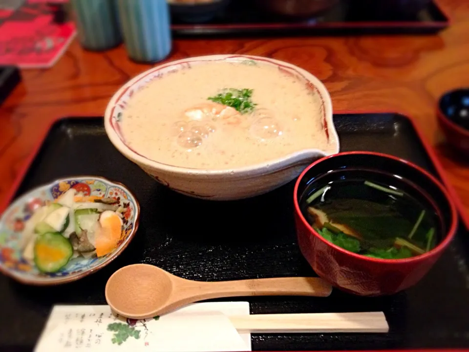 じねんじょ丼 中にはマグロのお刺身入り|きむらゆりかさん