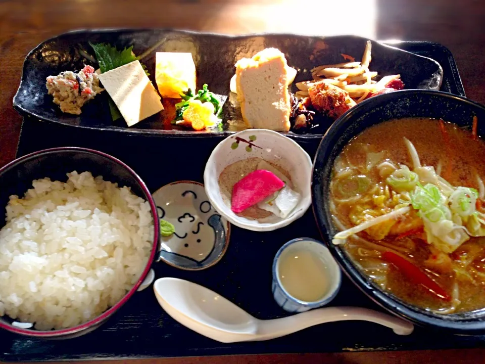 農園食堂にて|ふぁんたんさん