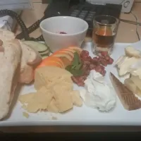 cheese plate with fresh baked bread|John Schultzさん