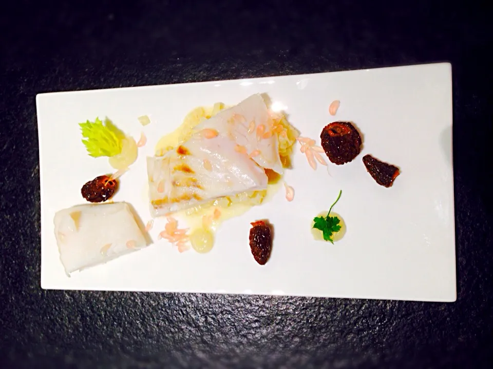 Turbot on Celeriac Risotto with Celeriac Gel, Morels and Pomelo|Mario Tonee Sireraさん