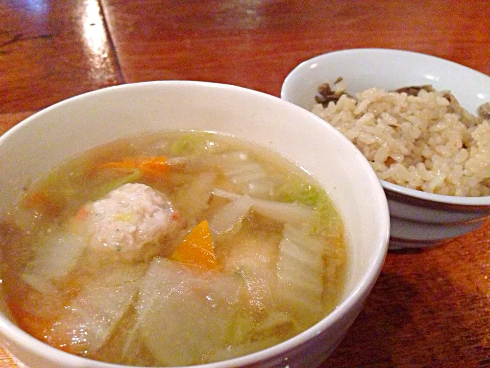 鳥だんご味噌風味と舞茸とごぼうの炊き込みご飯|とめっこさん