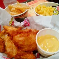 Chicken fingers,mac n cheese,fries...|Jamie Allison Centenoさん