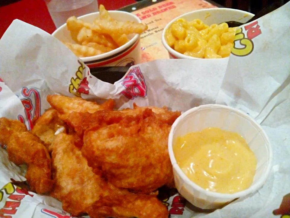 Chicken fingers,mac n cheese,fries...|Jamie Allison Centenoさん