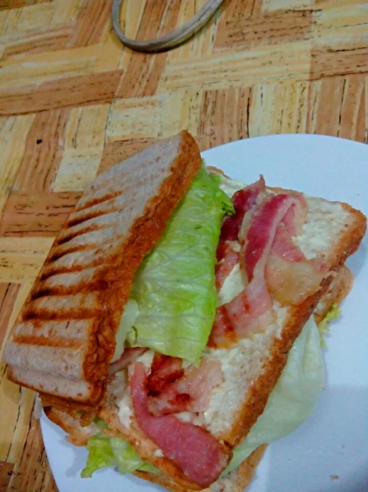 Snapdishの料理写真:Bacon,lettuce,mozarella,cheddar,cream cheese...|Jamie Allison Centenoさん