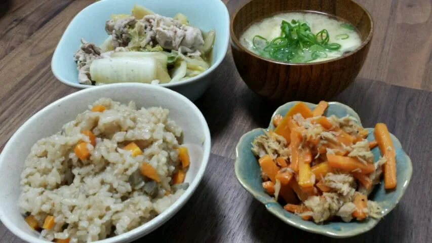 白菜と豚肉の煮物と鶏とごぼうの炊き込みご飯|ユャッピーさん