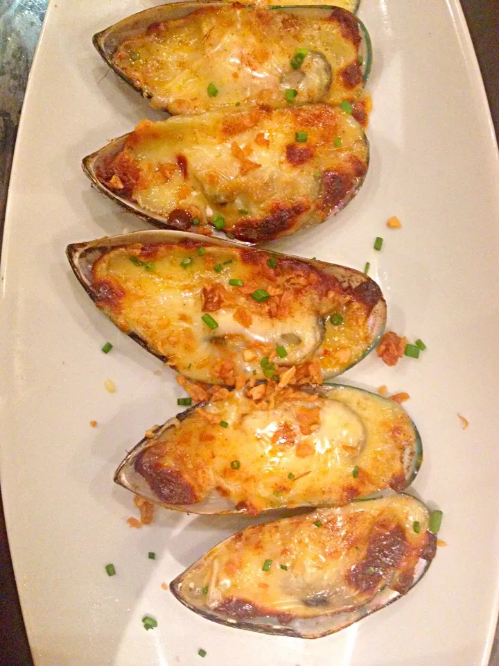 Baked Oysters with Cheese and Garlic|Crystal Ramosさん