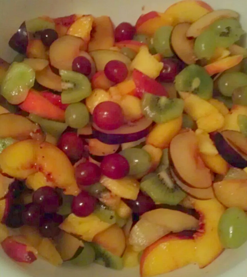 Snapdishの料理写真:Fruit Salad.....|Carlinda Chef Lyn Sandersさん