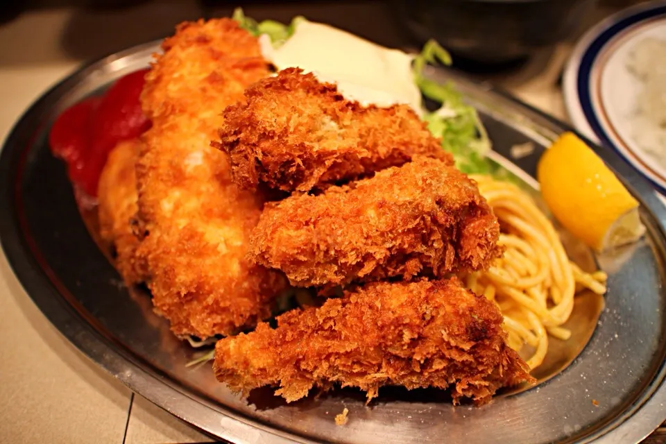 カキフライとチキンフライの定食|マハロ菊池さん